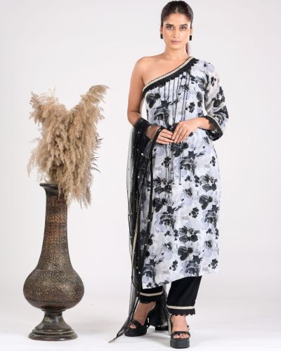 Noor One Shoulder Kurta with Thread Tassels Detailling and Pants set with Net Dupatta