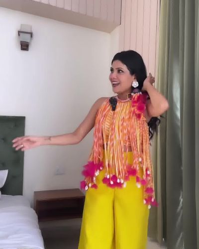 Haldi leheariya latkan blouse with pants