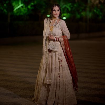 Ivory creme Maharani Lehenga with Zari Embroidery & Red Dupatta