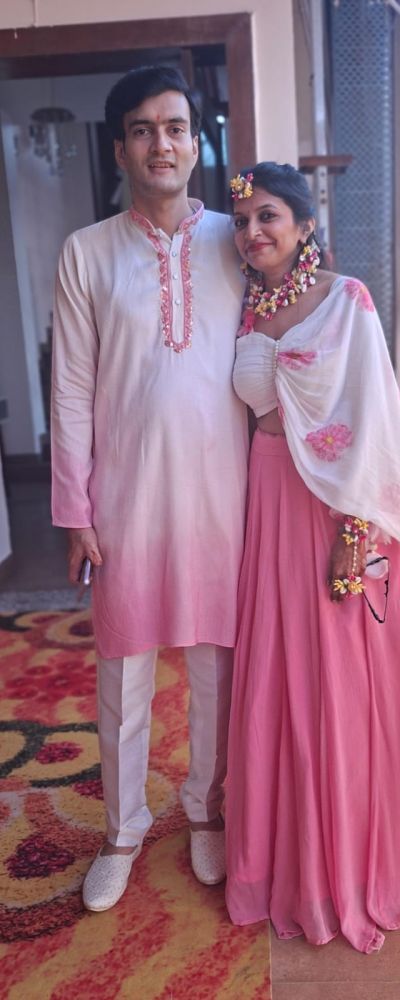 Georgette Ombre Couple Outfit In White And Pink Colour
