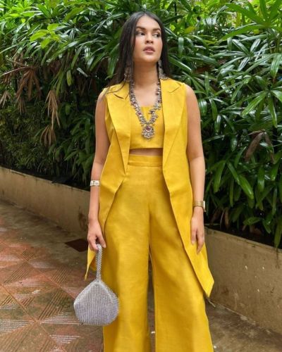 Sleeveless Lapel Long Jacket Co-ord Set In Bright Yellow Colour