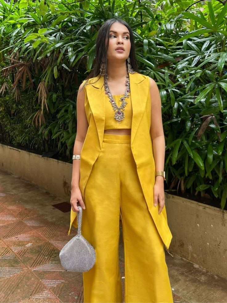 Sleeveless Lapel Long Jacket Co-ord Set In Bright Yellow Colour